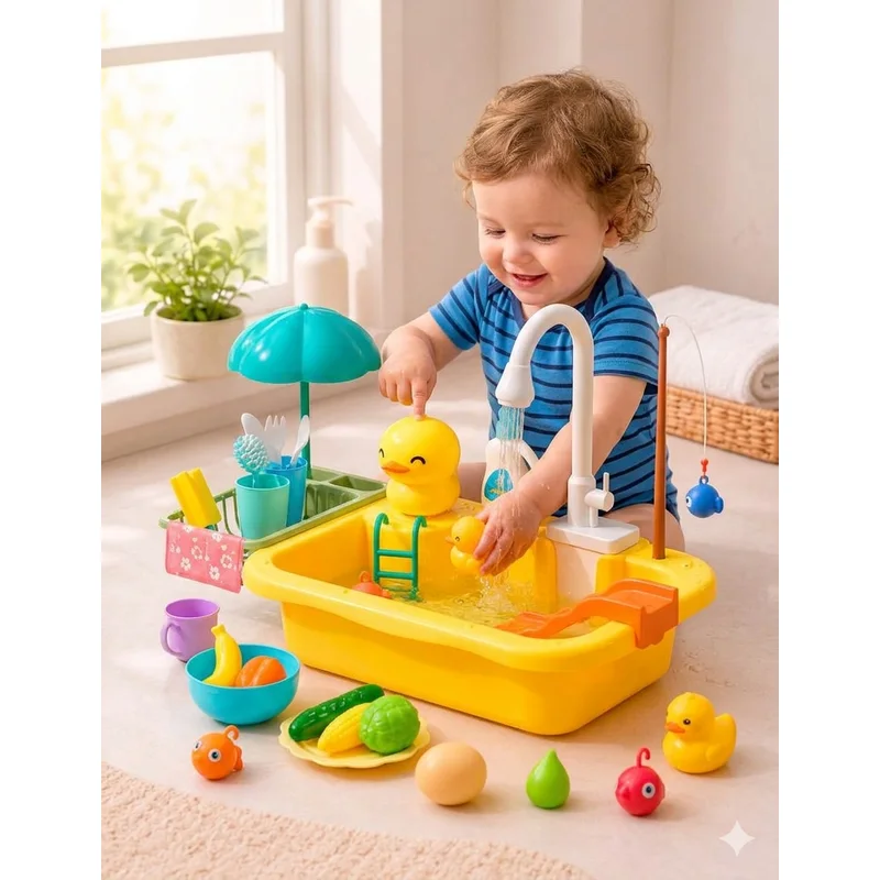 Niño jugando con un fregadero de juguete amarillo con agua y patitos