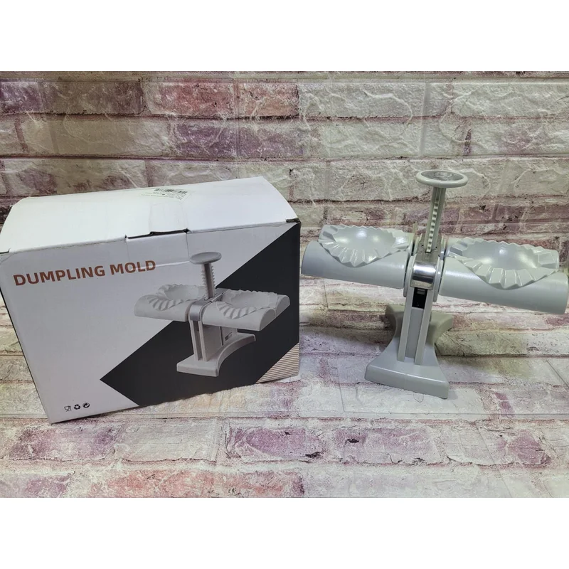 Molde para empanadas gris junto a su caja